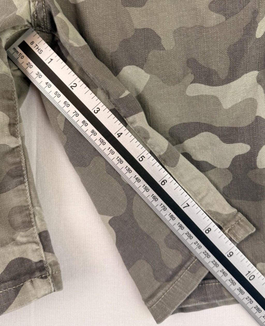Seven 7 Shorts Womens Sz 12 Tummyless Bermuda Camo Denim Stretch Trendy Casual