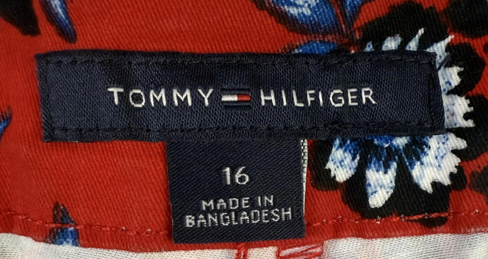 Tommy Hilfiger Womens Classic Stretch Shorts Size 16 Red Flowers