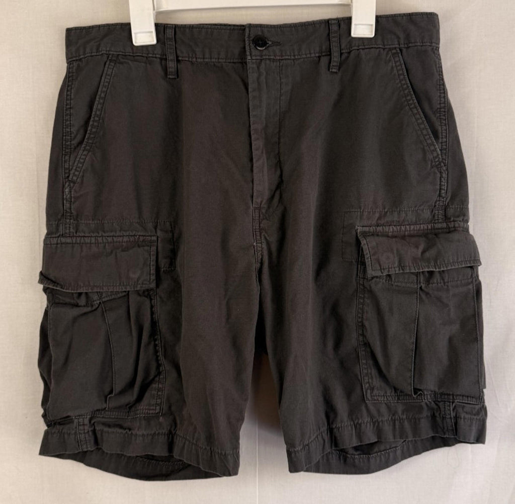 Levi's Strauss Men's Cargo Gray Shorts Size 38 Inseam 9" Excellent Condition