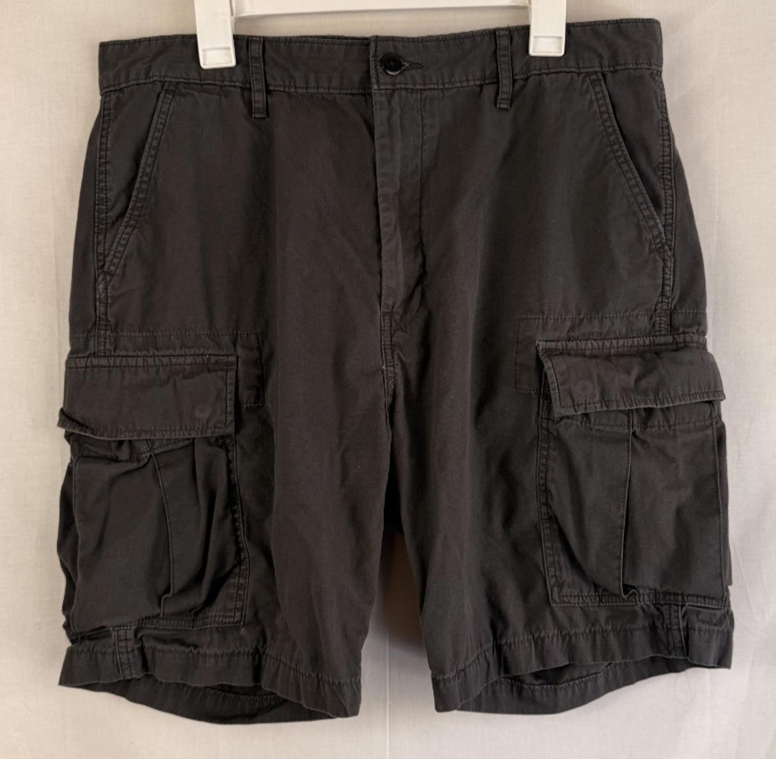 Levi's Strauss Men's Cargo Gray Shorts Size 38 Inseam 9" Excellent Condition