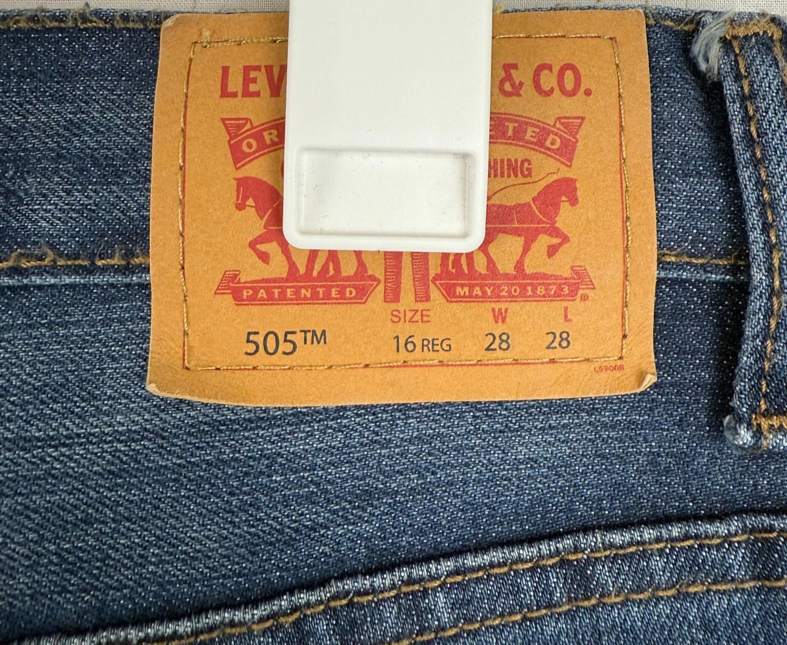 Levi's Women's 505 Straight Womens Size 16 Dark Wash Denim Jeans.