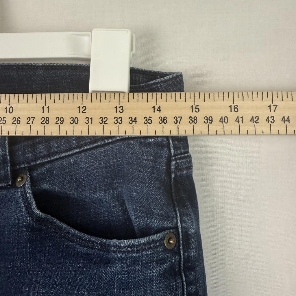 Signature Levi Strauss Womens Jeans size 6 Mid Rise Classic Straight Blue