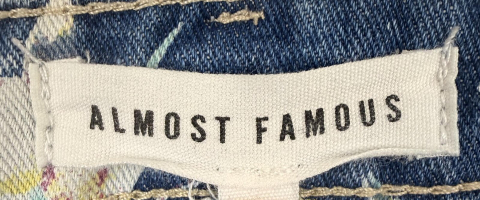 Almost Famous Denim Jeans Womens Size 5 Shorts Floral Destressed Casual-Fit