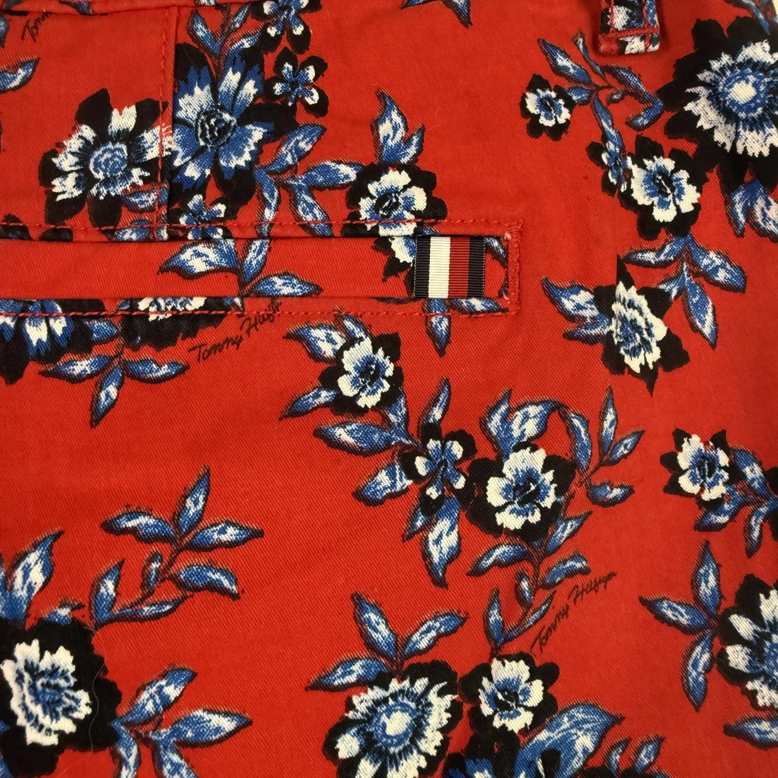 Tommy Hilfiger Womens Classic Stretch Shorts Size 16 Red Flowers