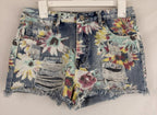 Almost Famous Denim Jeans Womens Size 5 Shorts Floral Destressed Casual-Fit