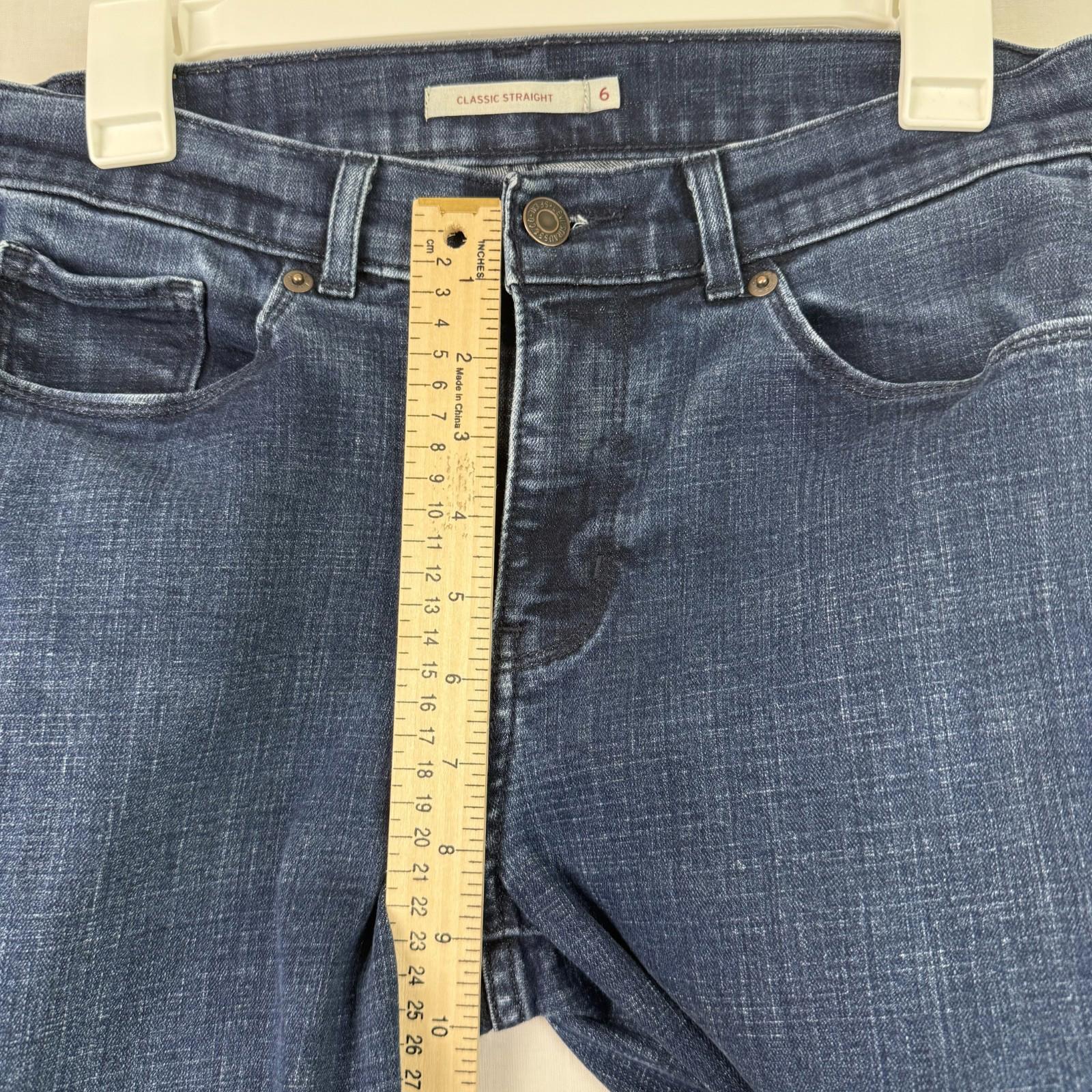 Signature Levi Strauss Womens Jeans size 6 Mid Rise Classic Straight Blue