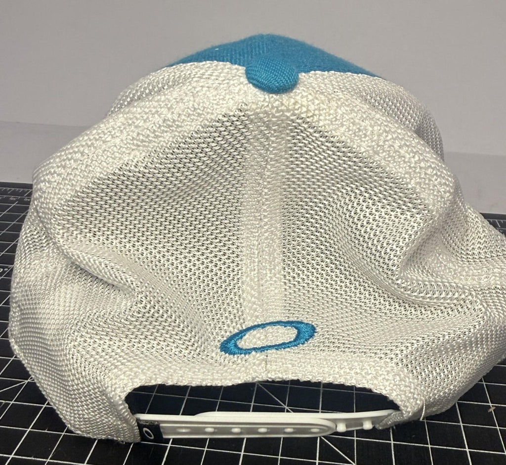 NEW Oakley Unisex Blue/White New Era 9Forty Snapback Trucker Hat
