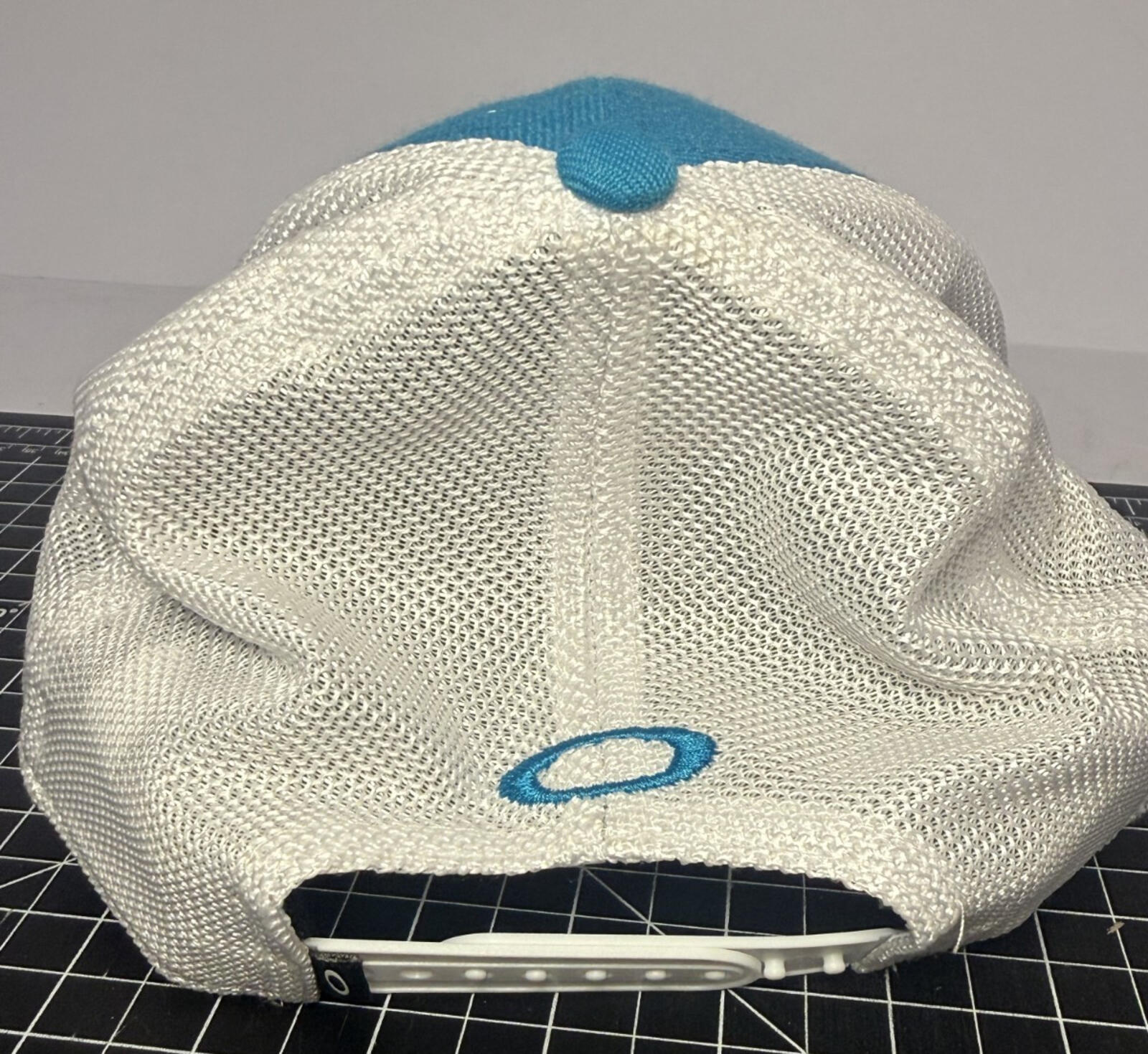 NEW Oakley Unisex Blue/White New Era 9Forty Snapback Trucker Hat