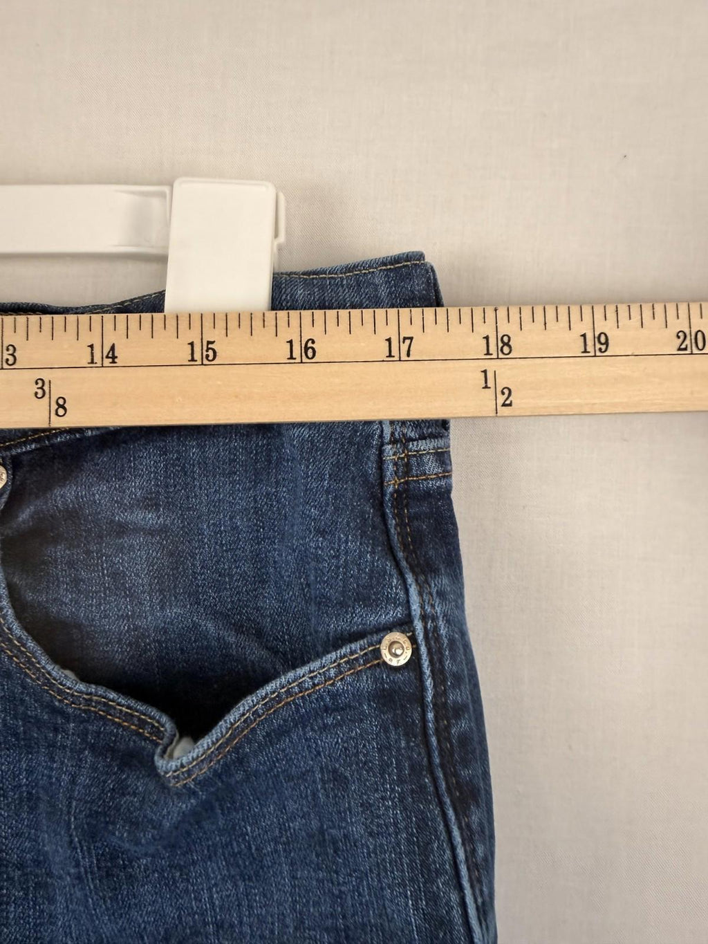 Levi's 505 Women's Striaght Leg Jeans Meduim Wash Size 16 Blue