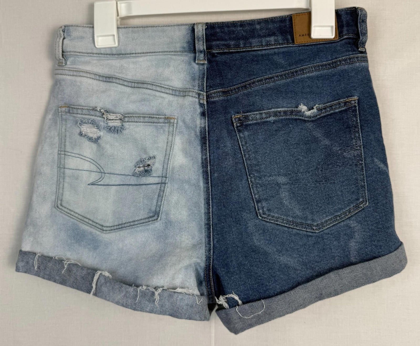 American Eagle Womens Shorts Sz 8 Blue Distressed Cuffed Mom Stretch 2 Tone