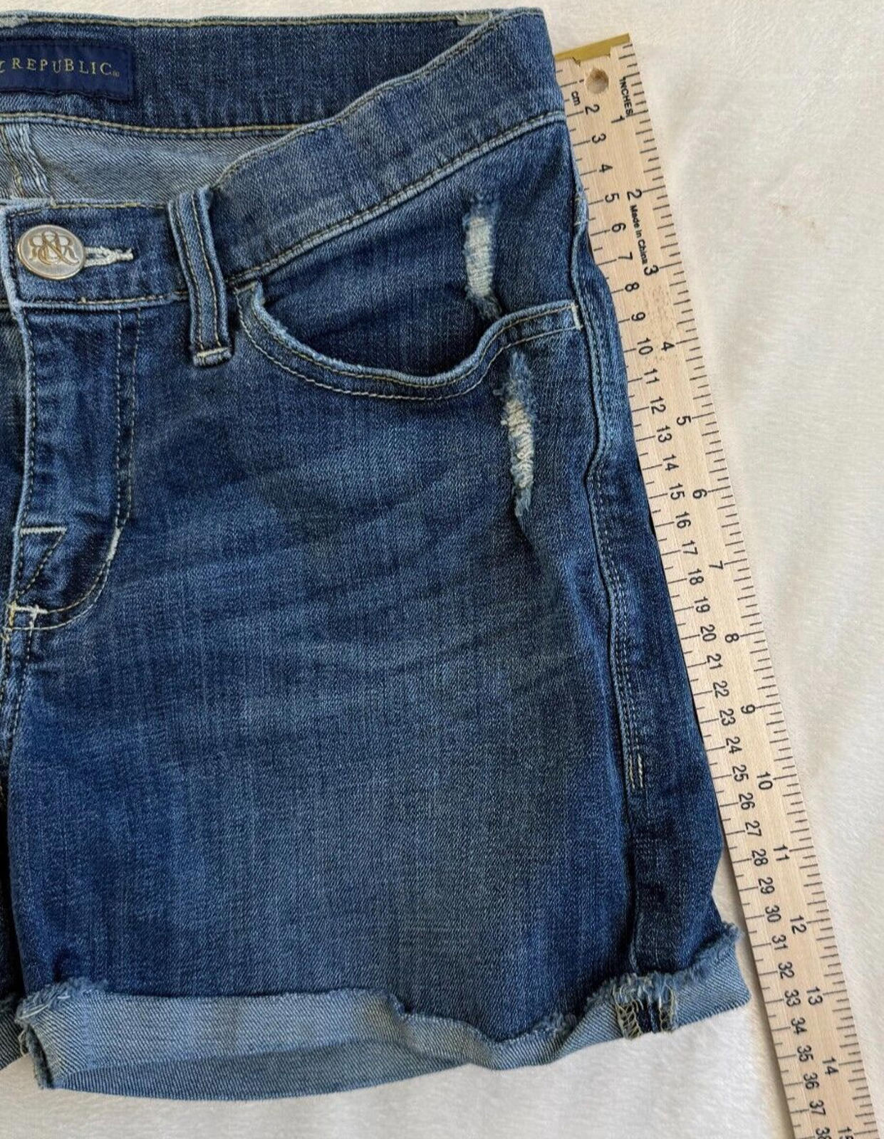 Rock & Republic Womens size 6 Bumpershoot Distressed Denim Shorts Raw Hem