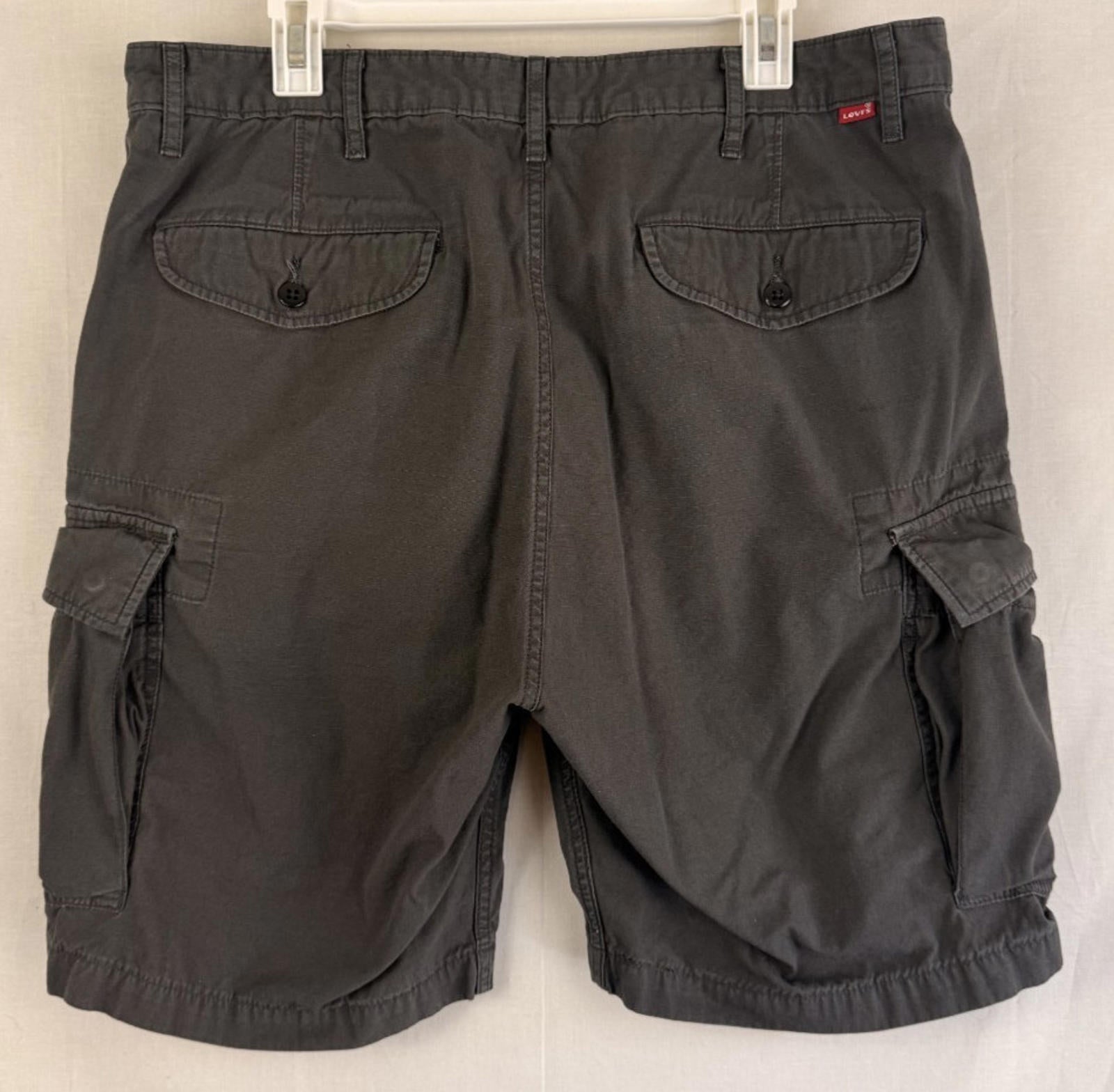 Levi's Strauss Men's Cargo Gray Shorts Size 38 Inseam 9" Excellent Condition