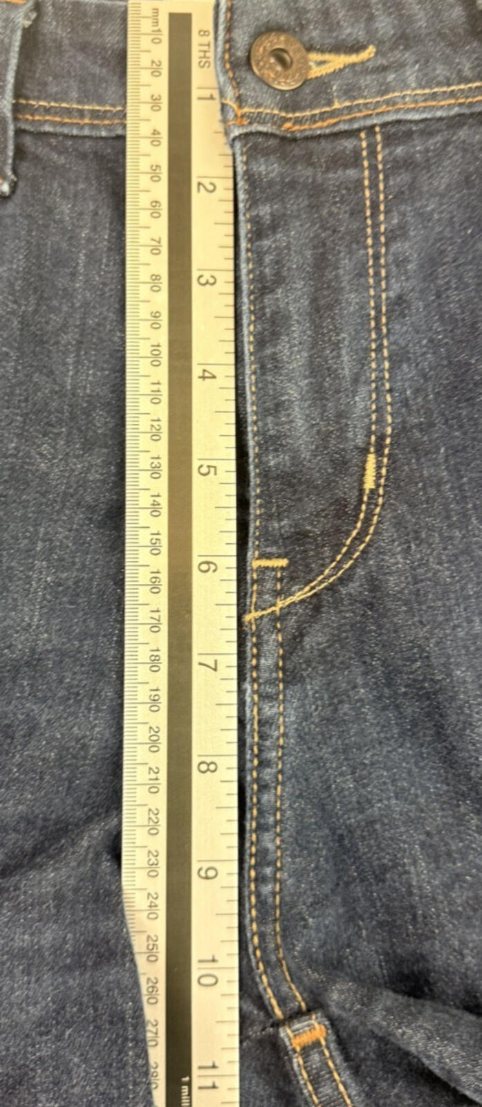 Levis womens mid length denim shorts size 10 - Stretch