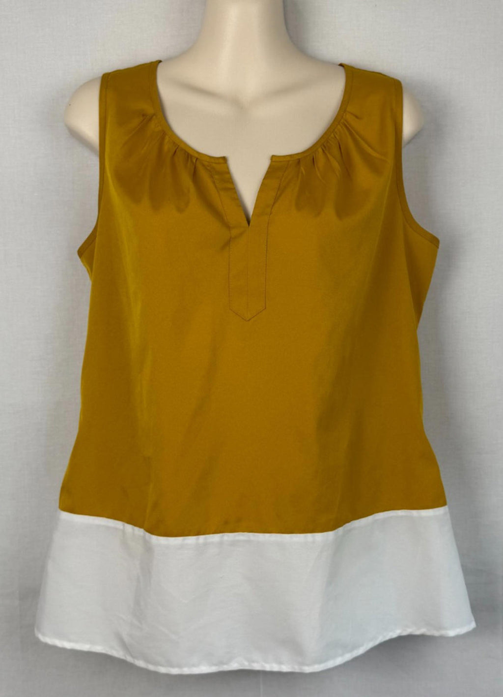 Banana Republic Womens Blouse Sz M 2-Tone Gold and White Polyester Sleeveless