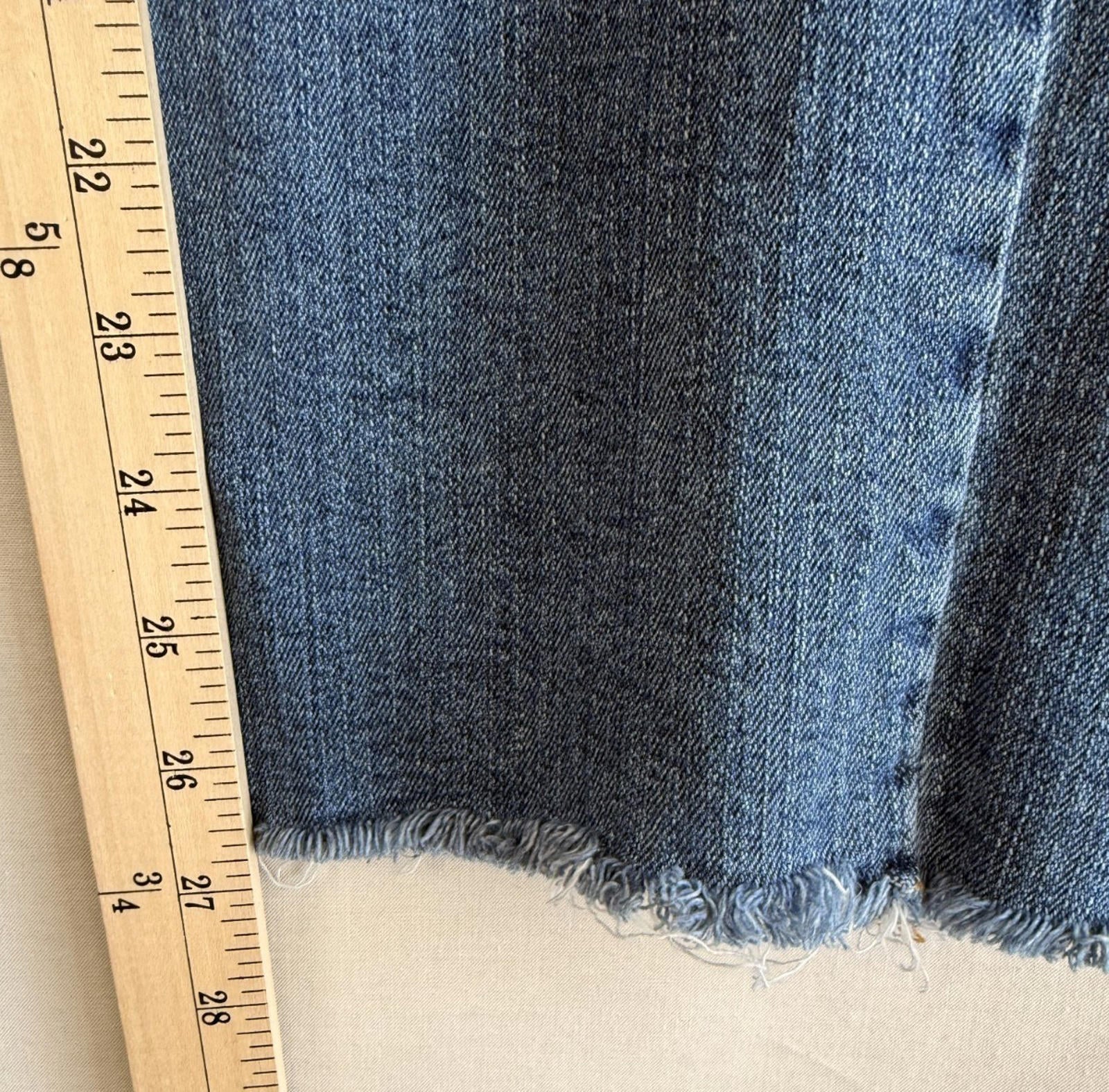 Banana Republic Girlfriend Jeans Women's Size 30/10 Raw Hem Distressed Wash