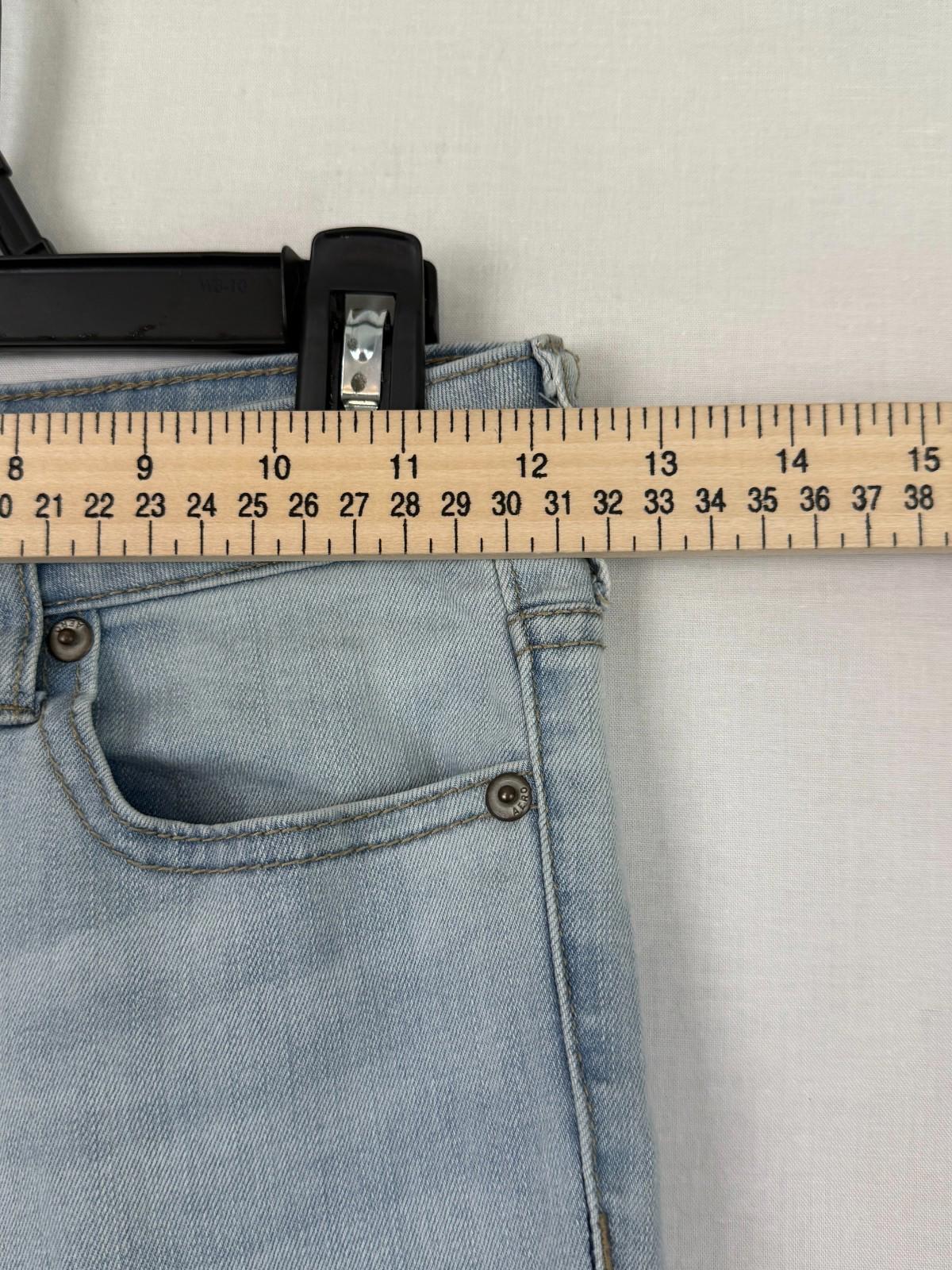 Aeropostale The Norma Jean Womens Sz 2 Light Wash