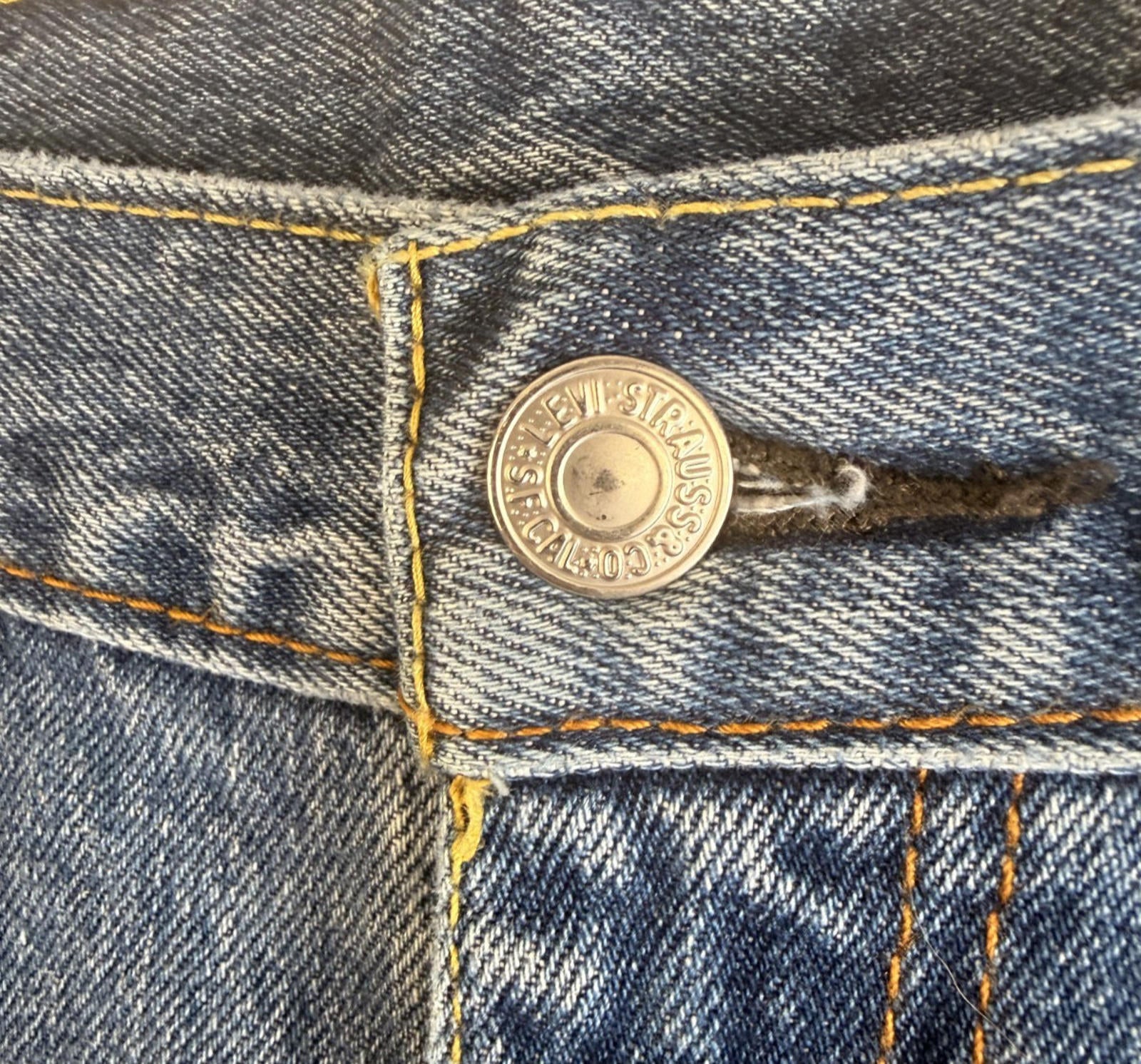 Levis Jeans Mens 38x32 Blue 505 Regular Fit Straight Leg Cotton Denim Casual