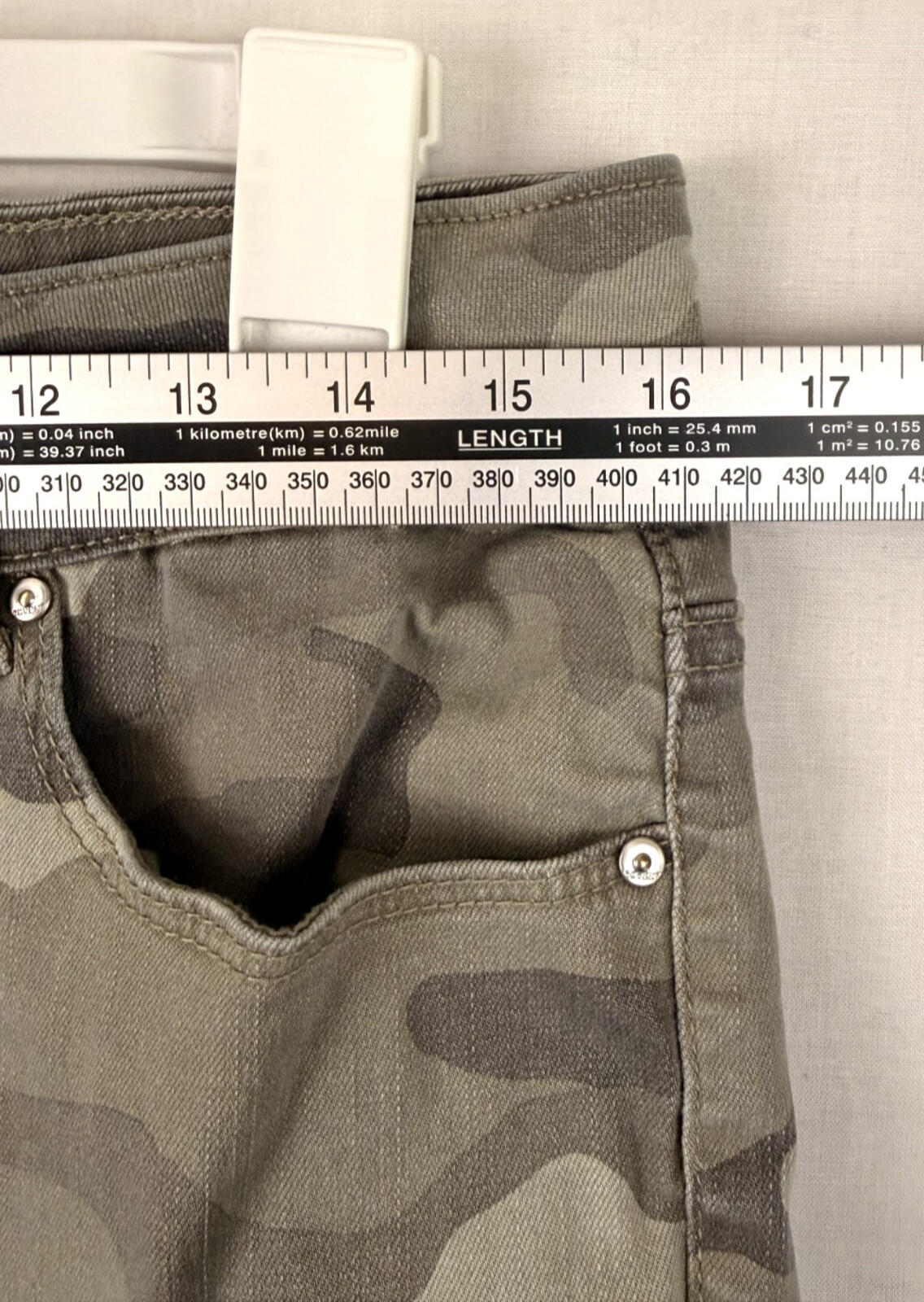 Seven 7 Shorts Womens Sz 12 Tummyless Bermuda Camo Denim Stretch Trendy Casual