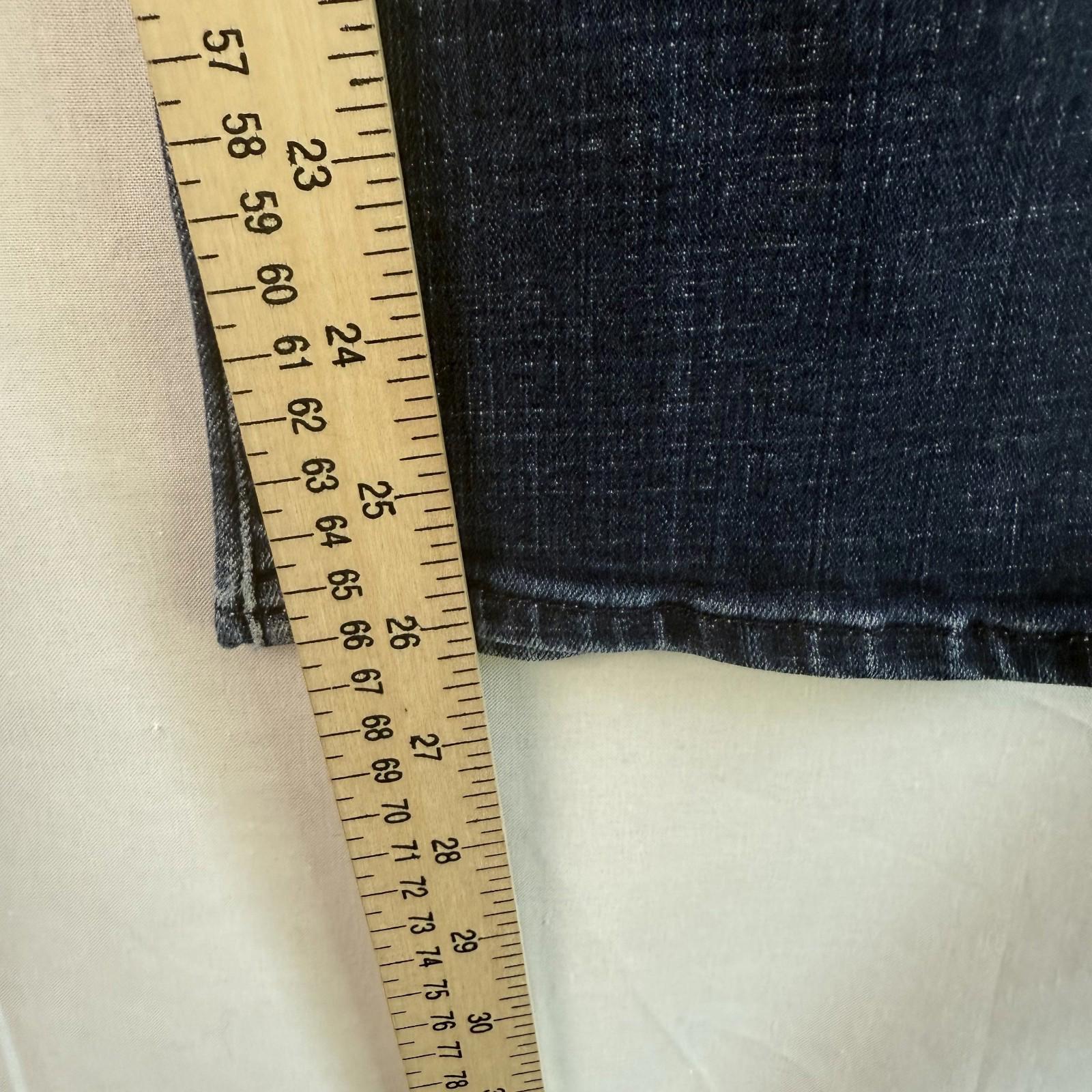 Signature Levi Strauss Womens Jeans size 6 Mid Rise Classic Straight Blue