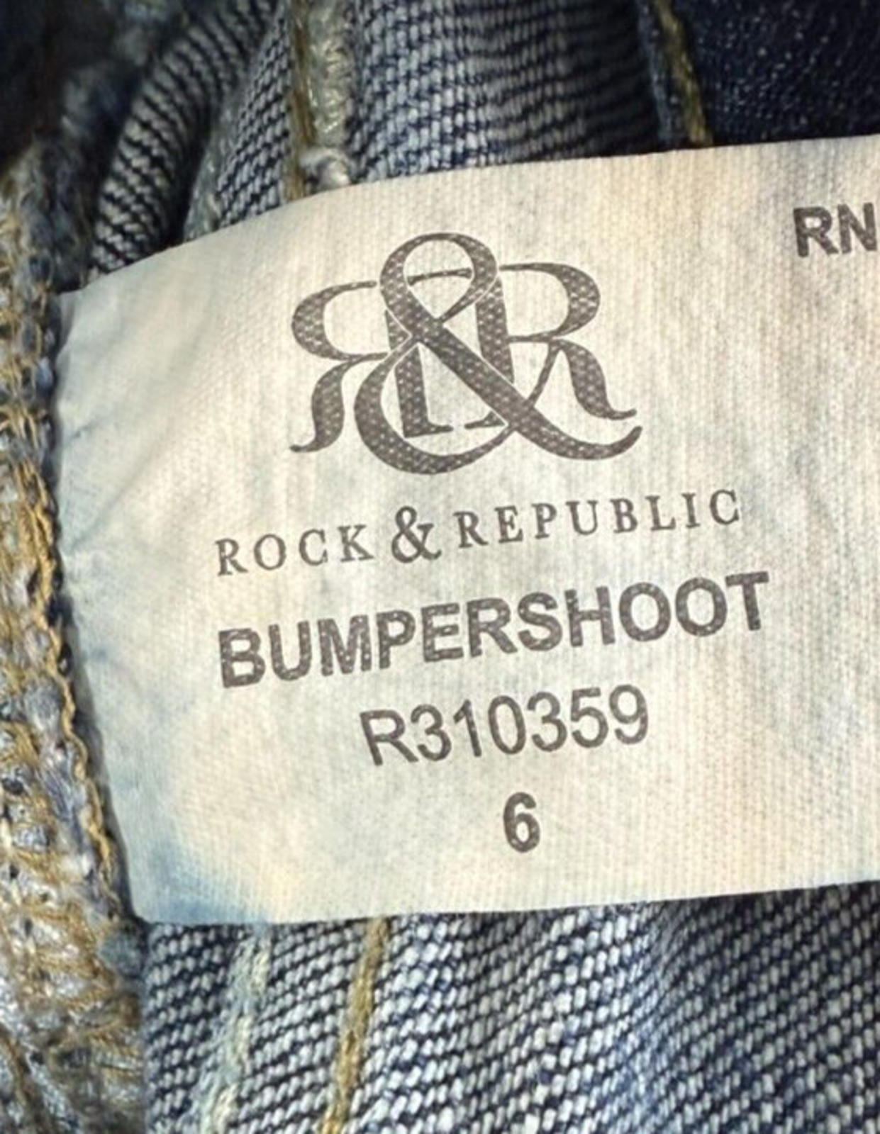 Rock & Republic Womens size 6 Bumpershoot Distressed Denim Shorts Raw Hem