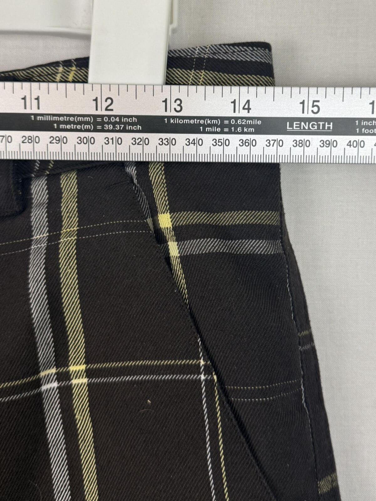 ONEILL Warren Bermuda Shorts Mens 28 Brown Plaid Soft Viscose Blend Surf Beach