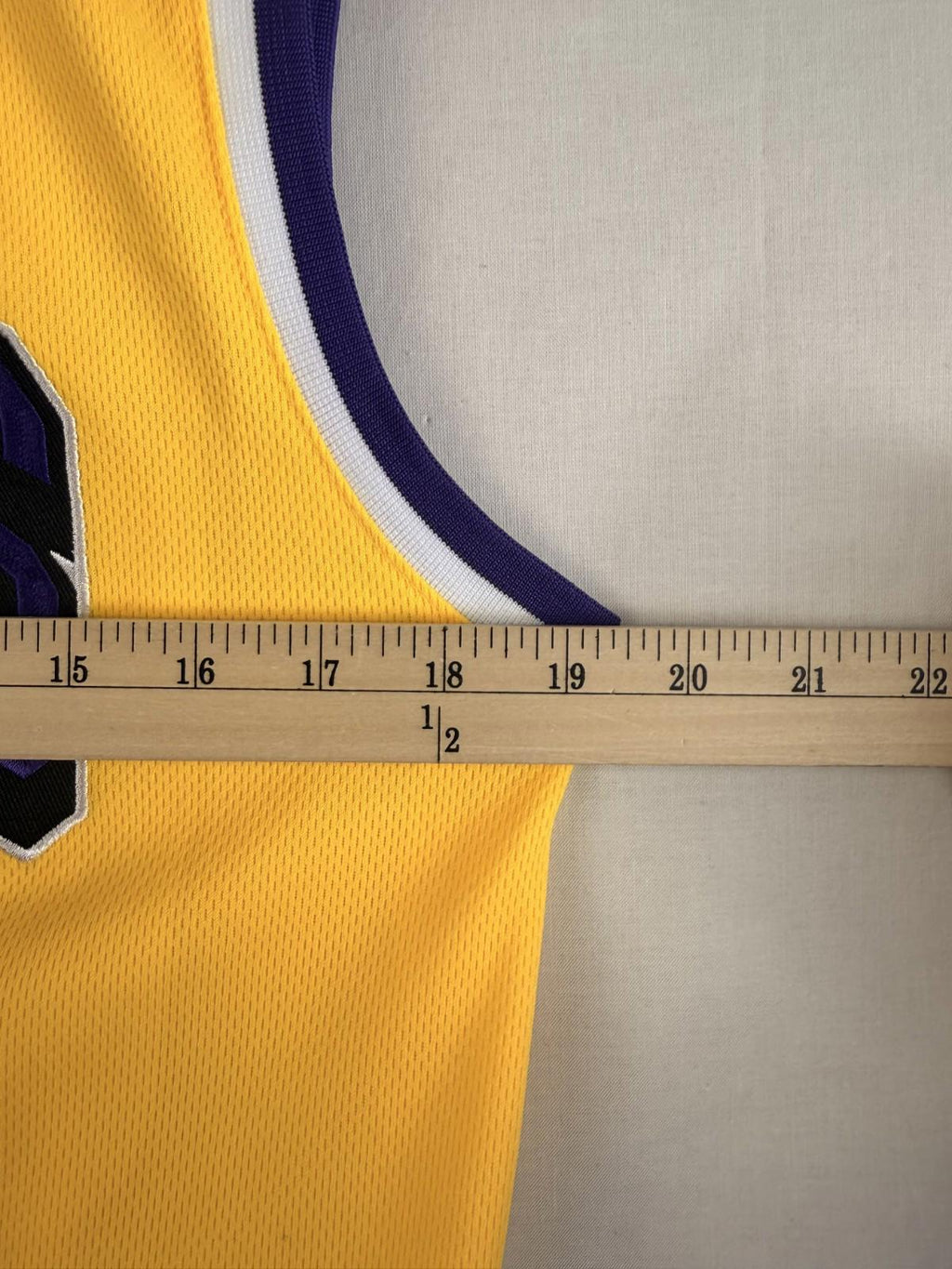 Los Angeles Lakers Mens Jersey Sz M NBA Yellow Ultra Game