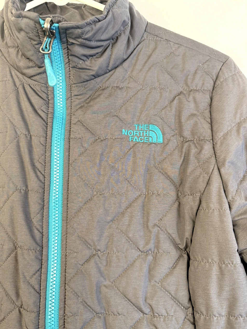 The North Face Women's Gray Quilted Full Zip Jacket M/M Teal Accents