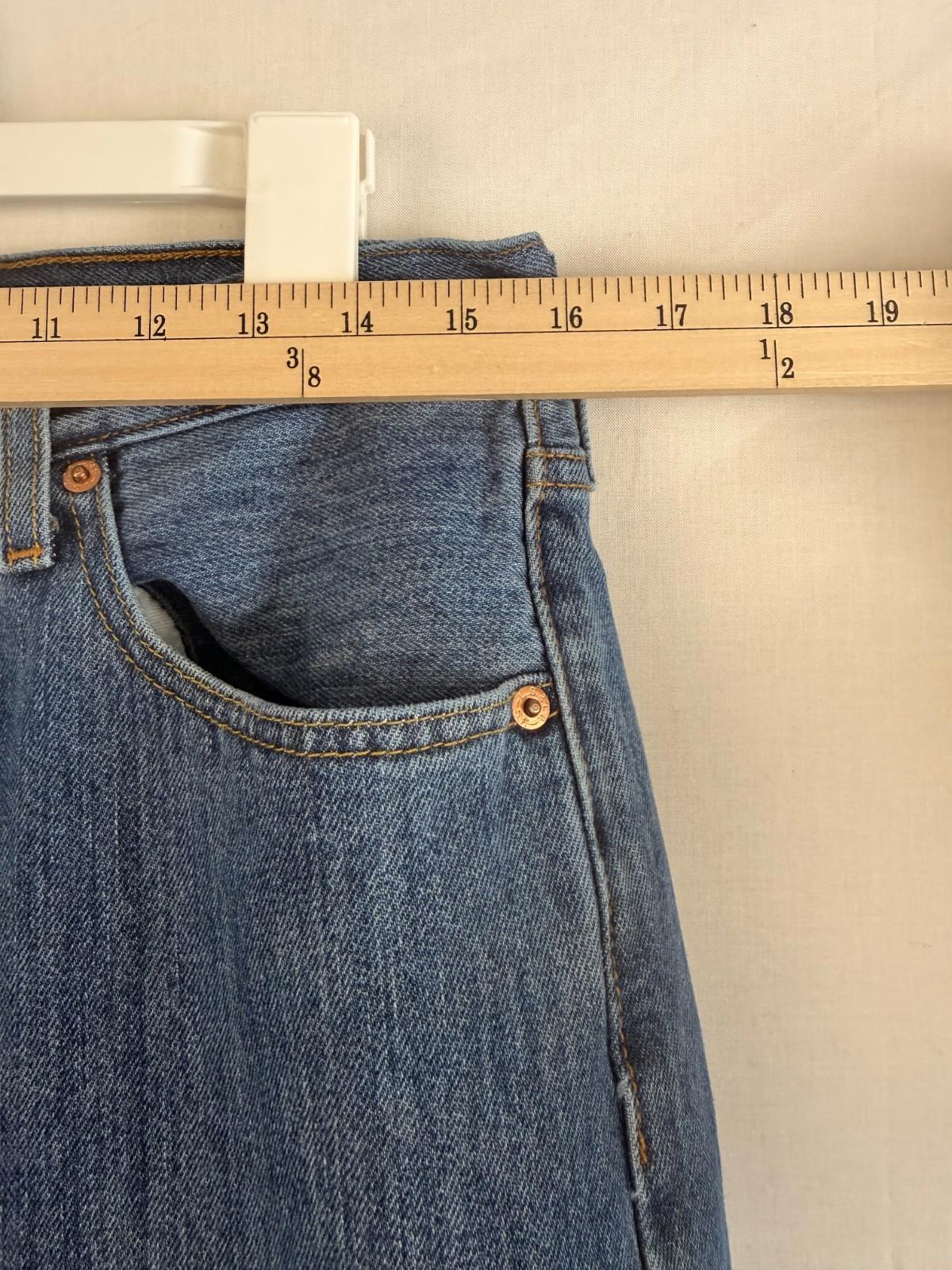 Levi's Jeans Men's Size 32x32 Blue 501 Button Fly Medium Wash Cotton