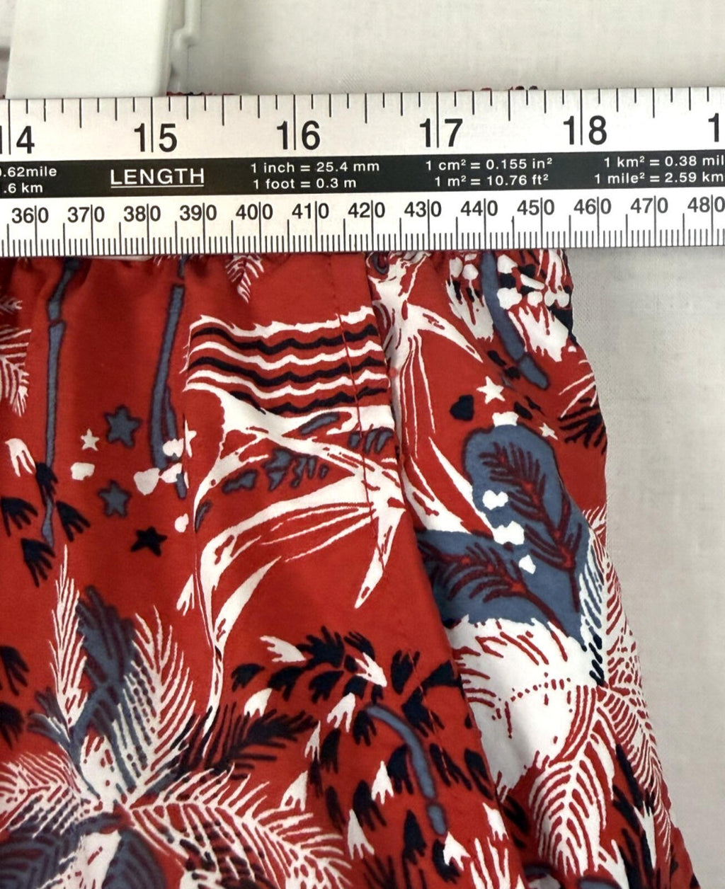 Columbia PFG Board Shorts Mens XL Red White Blue Floral Swim Trunks Mesh