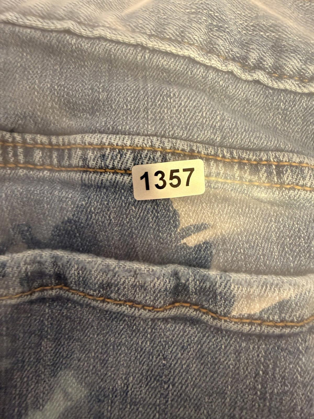 Banana Republic Girlfriend Jeans Women's Size 30/10 Raw Hem Distressed Wash