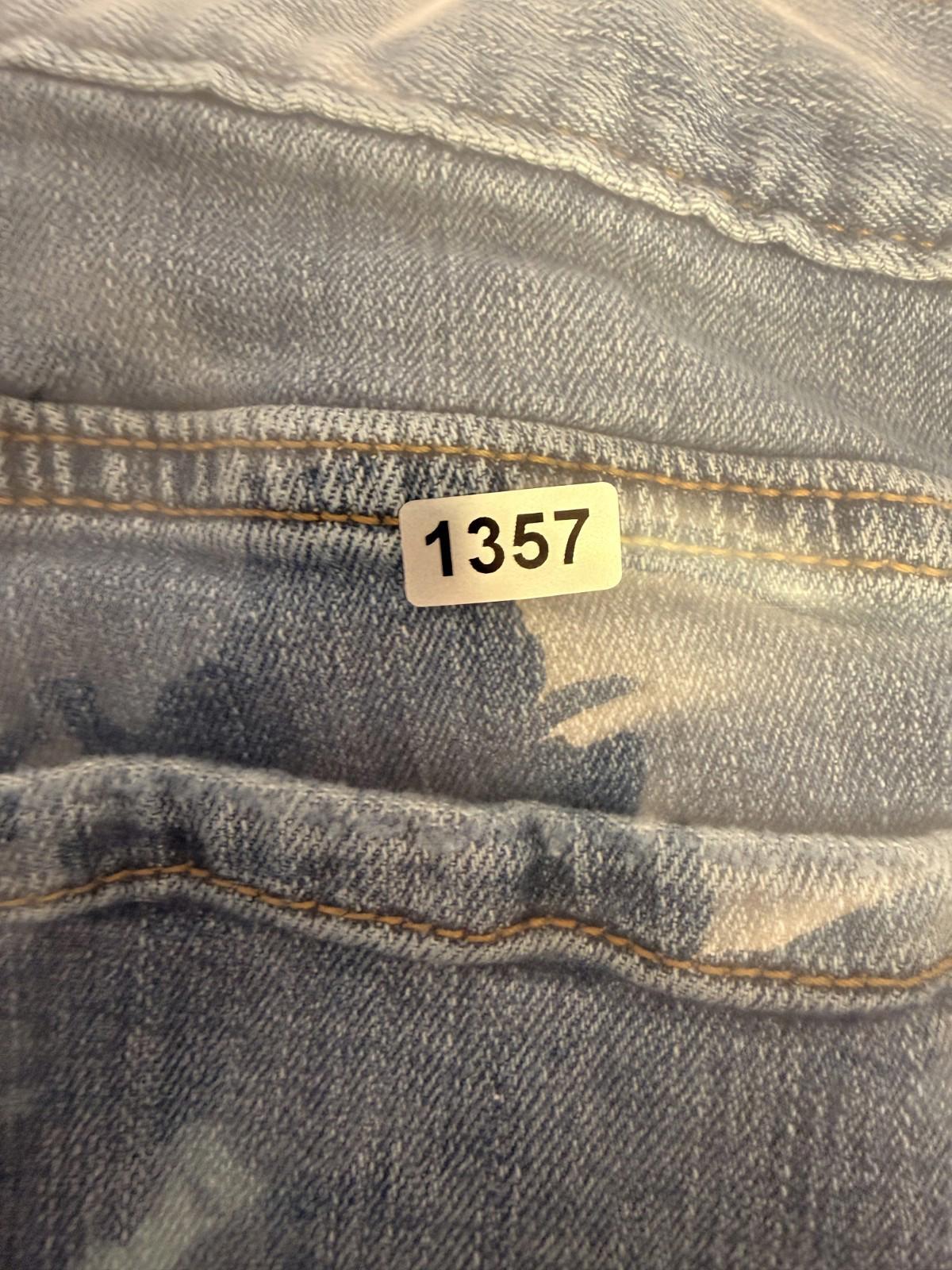 Banana Republic Girlfriend Jeans Women's Size 30/10 Raw Hem Distressed Wash