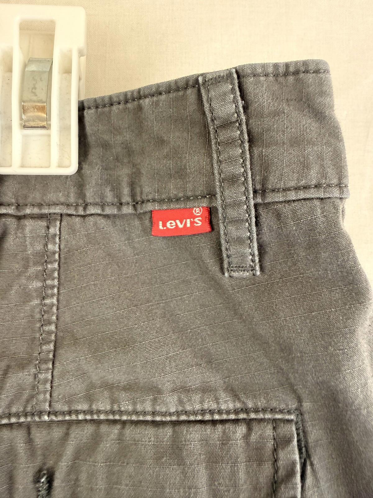 Levi's Strauss Men's Cargo Gray Shorts Size 38 Inseam 9" Excellent Condition