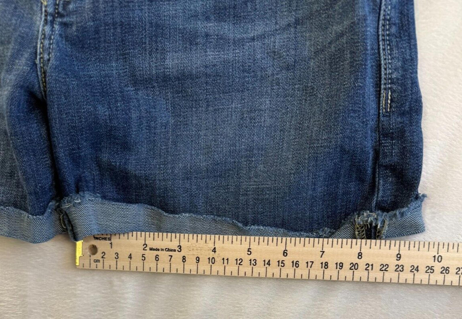 Rock & Republic Womens size 6 Bumpershoot Distressed Denim Shorts Raw Hem