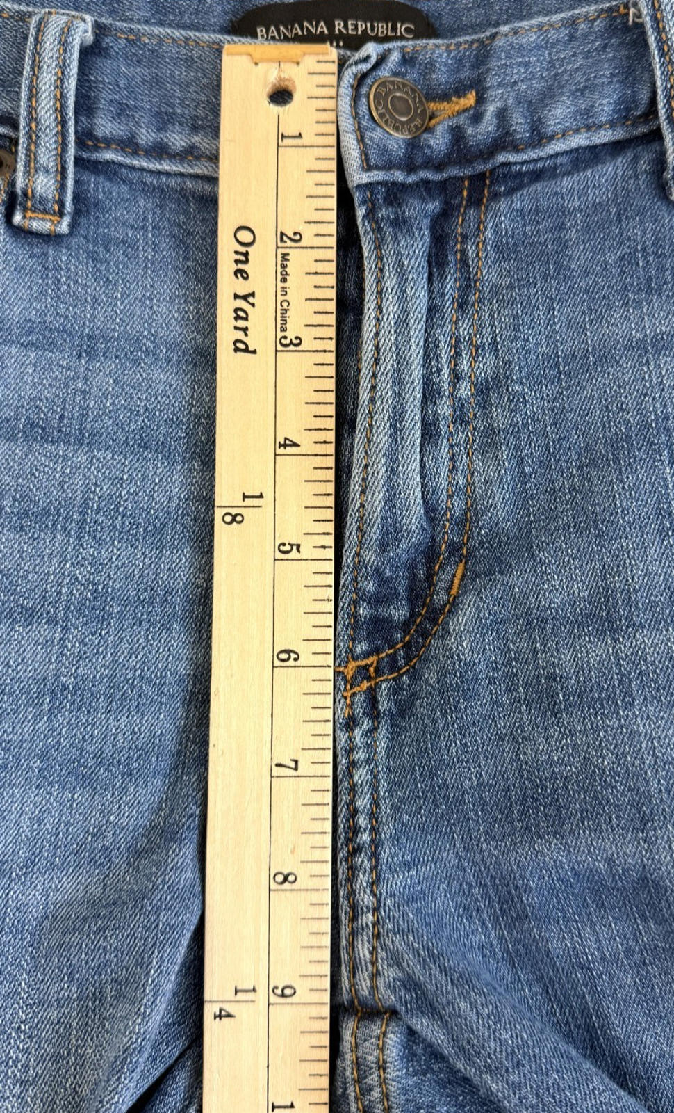 Banana Republic Girlfriend Jeans Women's Size 30/10 Raw Hem Distressed Wash