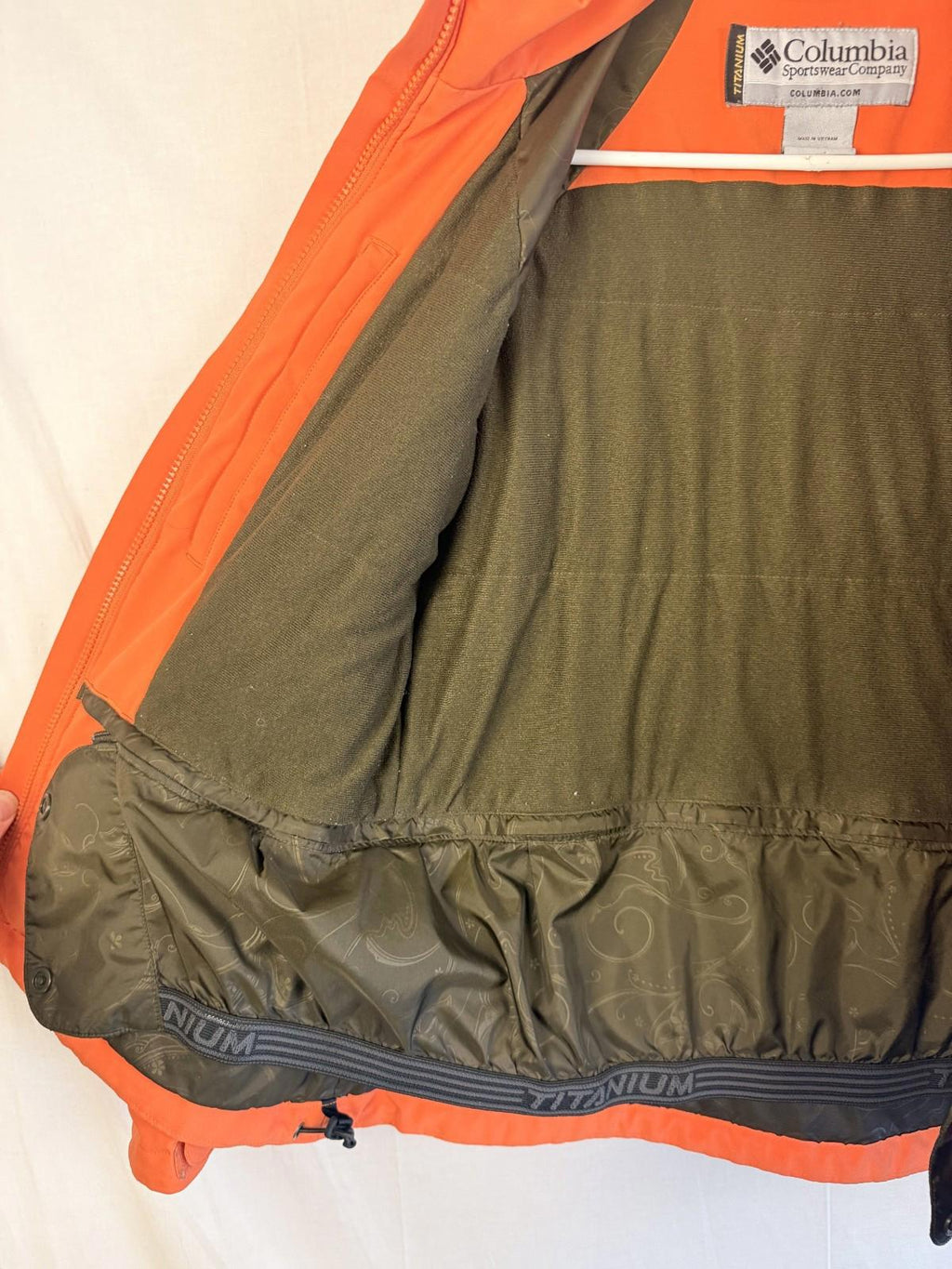 COLUMBIA SPORTSWEAR Titanium Waterproof Orange Jacket Women's Size M