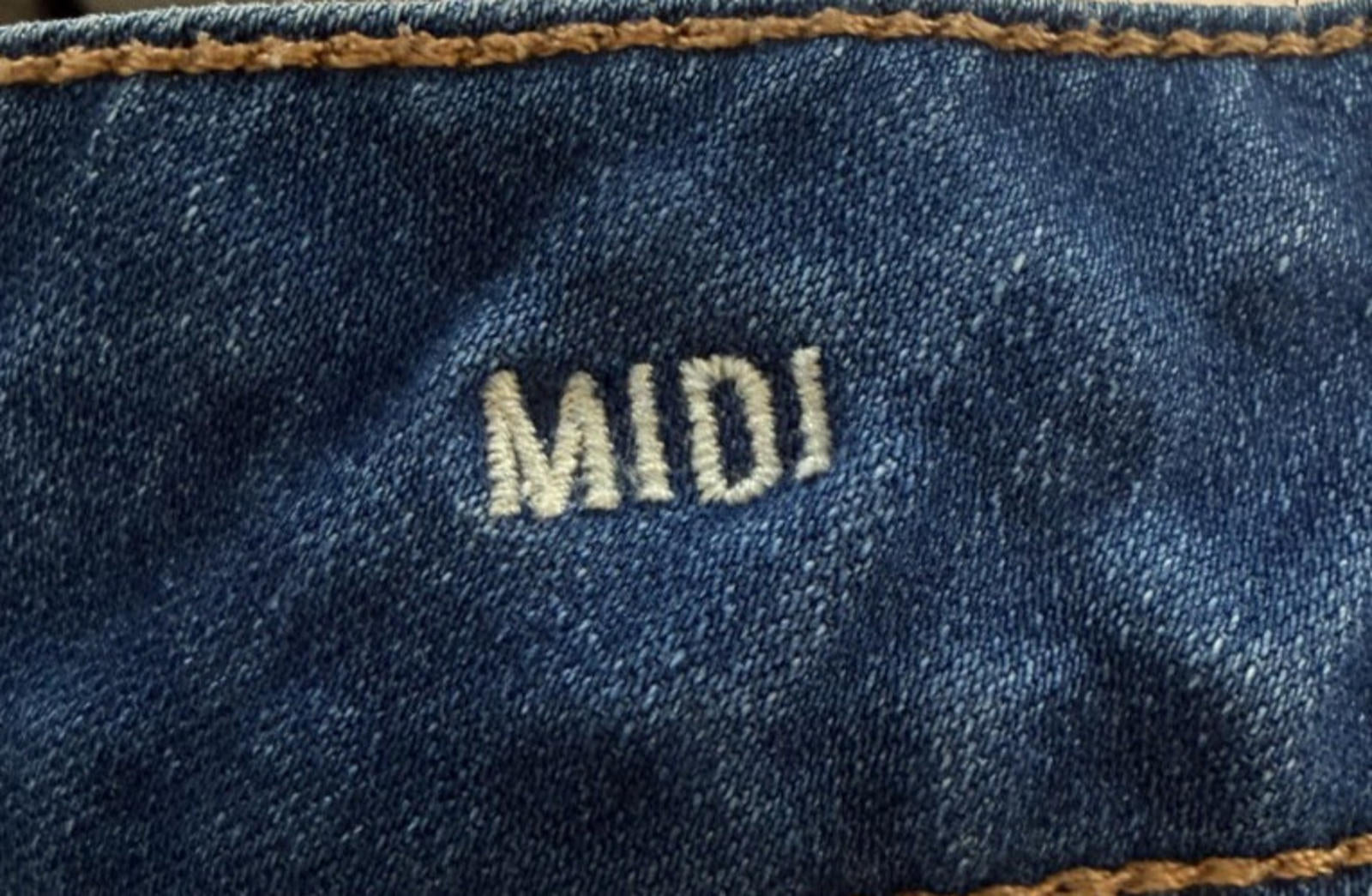 American Eagle Super Super Stretch Midi Womens Shorts Size 4