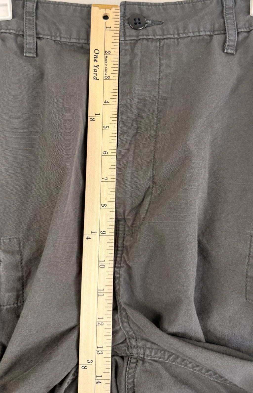Levi's Strauss Men's Cargo Gray Shorts Size 38 Inseam 9" Excellent Condition
