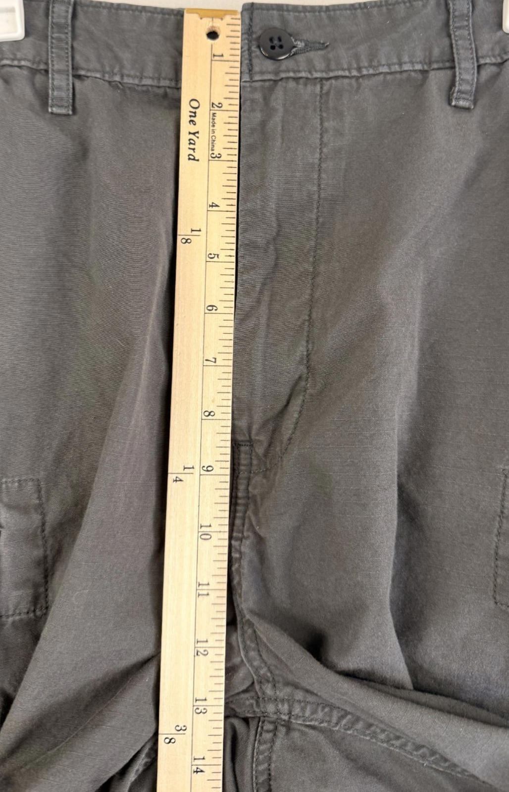 Levi's Strauss Men's Cargo Gray Shorts Size 38 Inseam 9" Excellent Condition