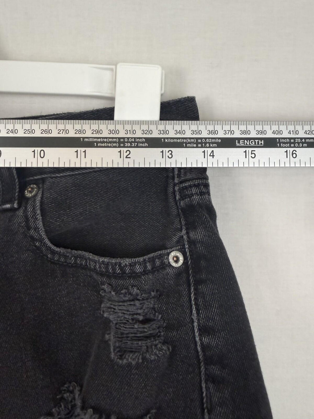 American Eagle Outfitters Mom Short Black Distressed Size 2