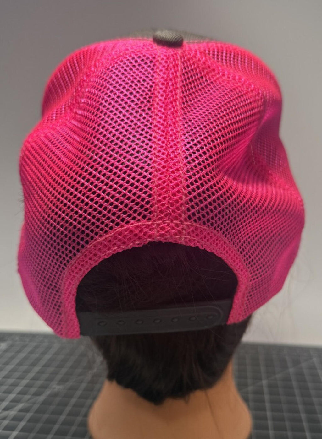 Womens Stihl Outfitters Chainshaw Mesh Trucker Snapback Hat Cap Hunt Gray Pink