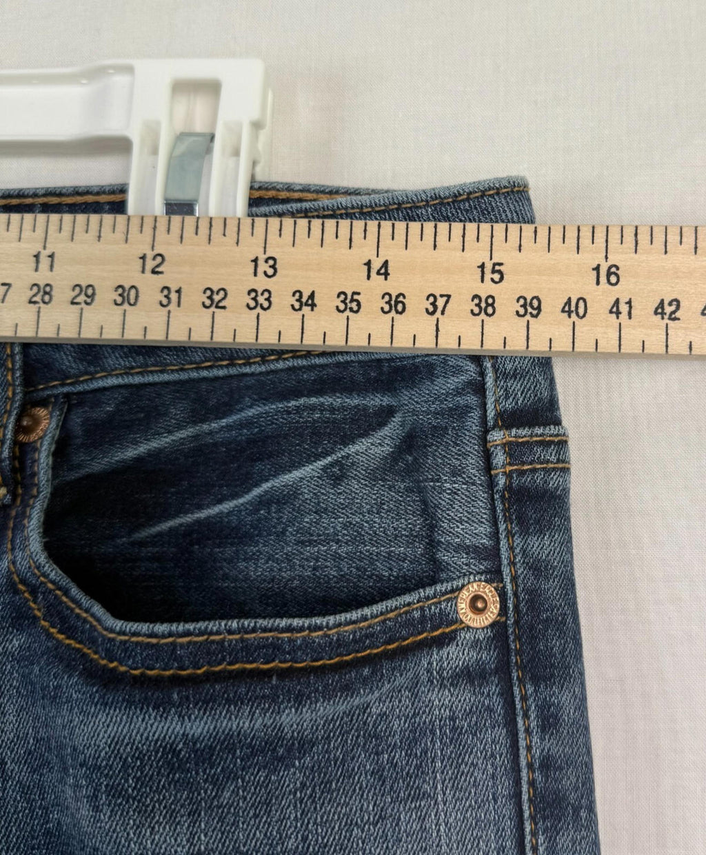 American Eagle Womens Jeans Size 2 Boy Crop Stretch Button Fly Dark Wash