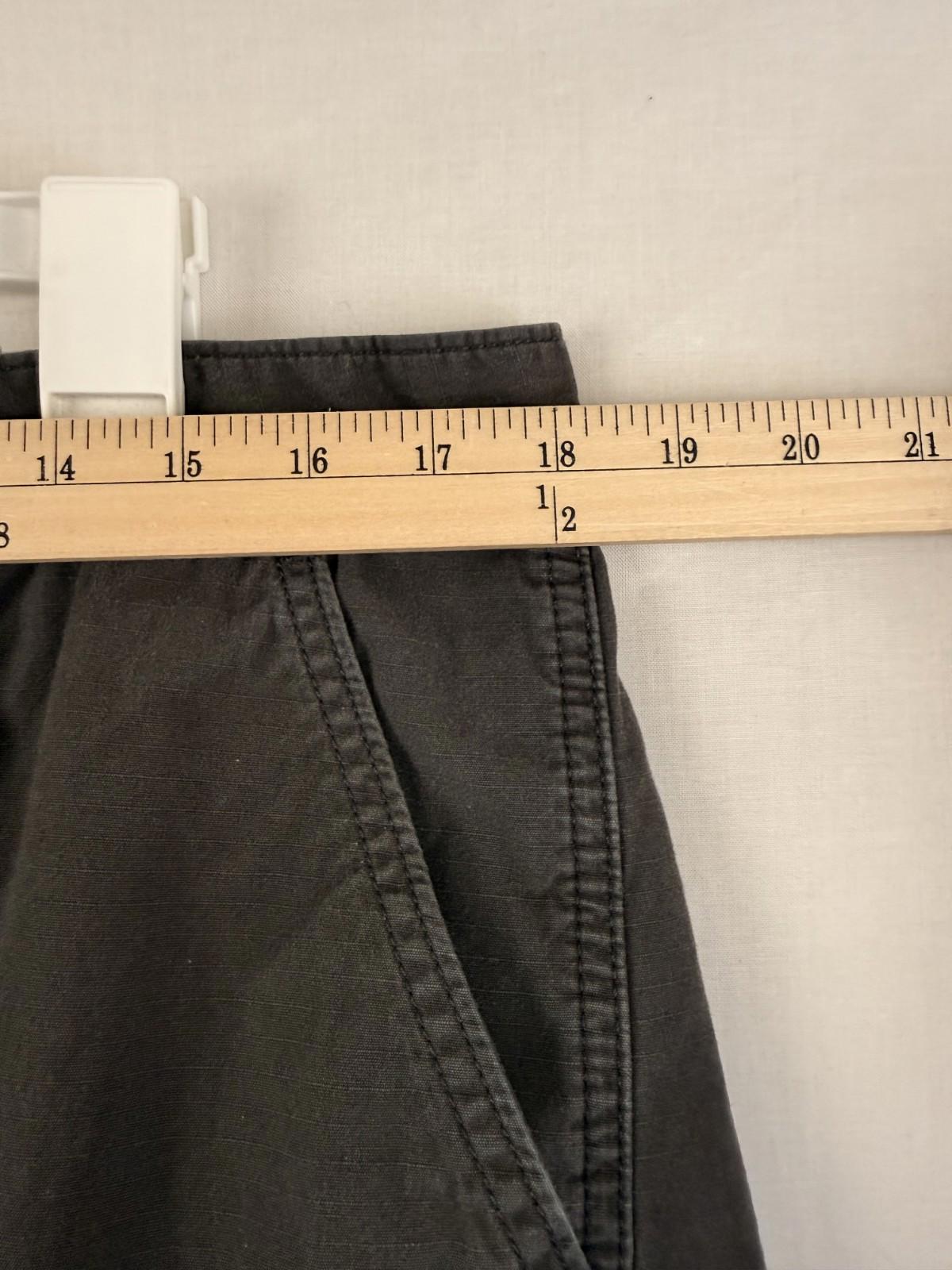 Levi's Strauss Men's Cargo Gray Shorts Size 38 Inseam 9" Excellent Condition