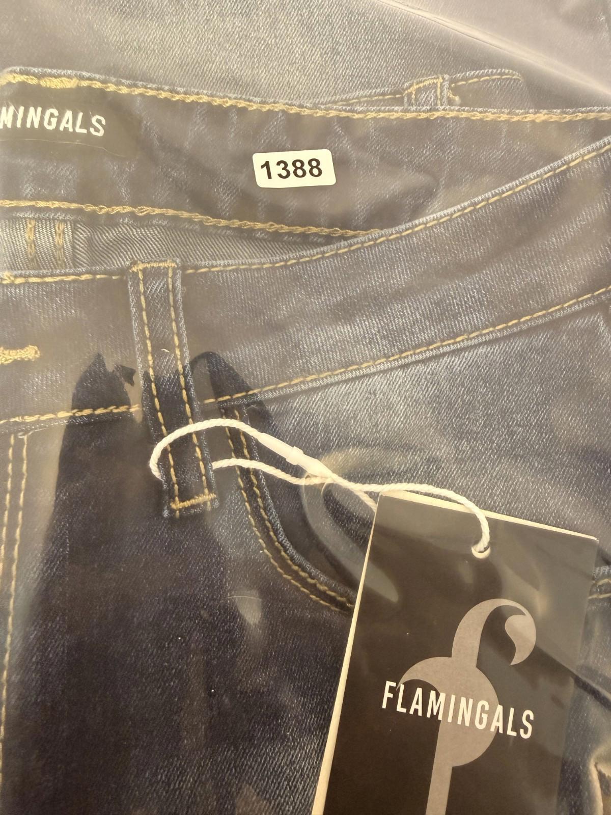 ☆ Flamingo Women's Low-Rise Bootcut Denim Jeans Size Small Blue Raw Hem