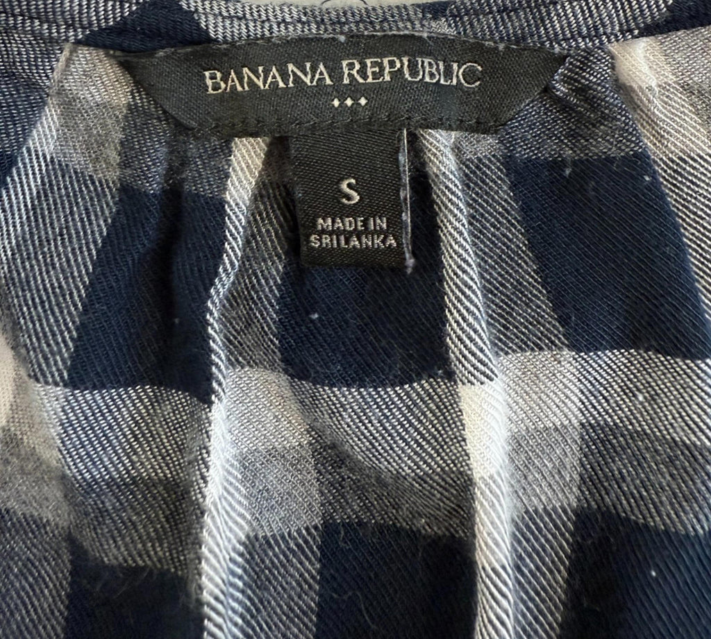 Banana Republic Womens shirt size small blue longsleeve soft lightweight