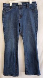 Levi's 515 Bootcut Women's Size 16M W33 L32 Blue Denim Jeans Casual Pants