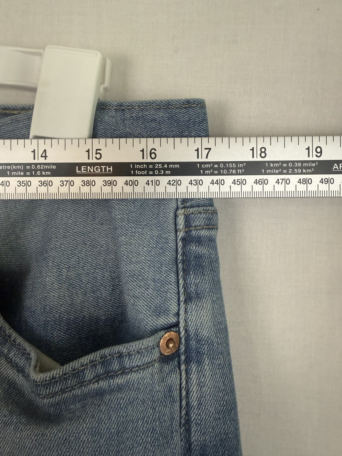Levis 501 Jeans Mens 33x32 Blue Medium Wash Denim Straight Leg Button Fly
