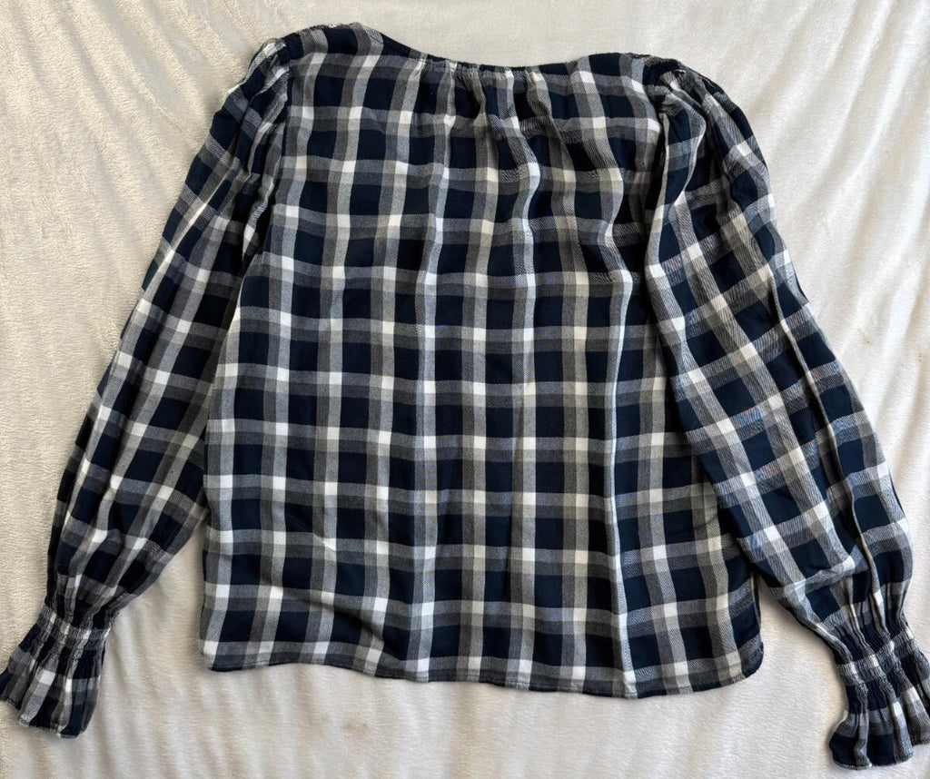 Banana Republic Womens shirt size small blue longsleeve soft lightweight