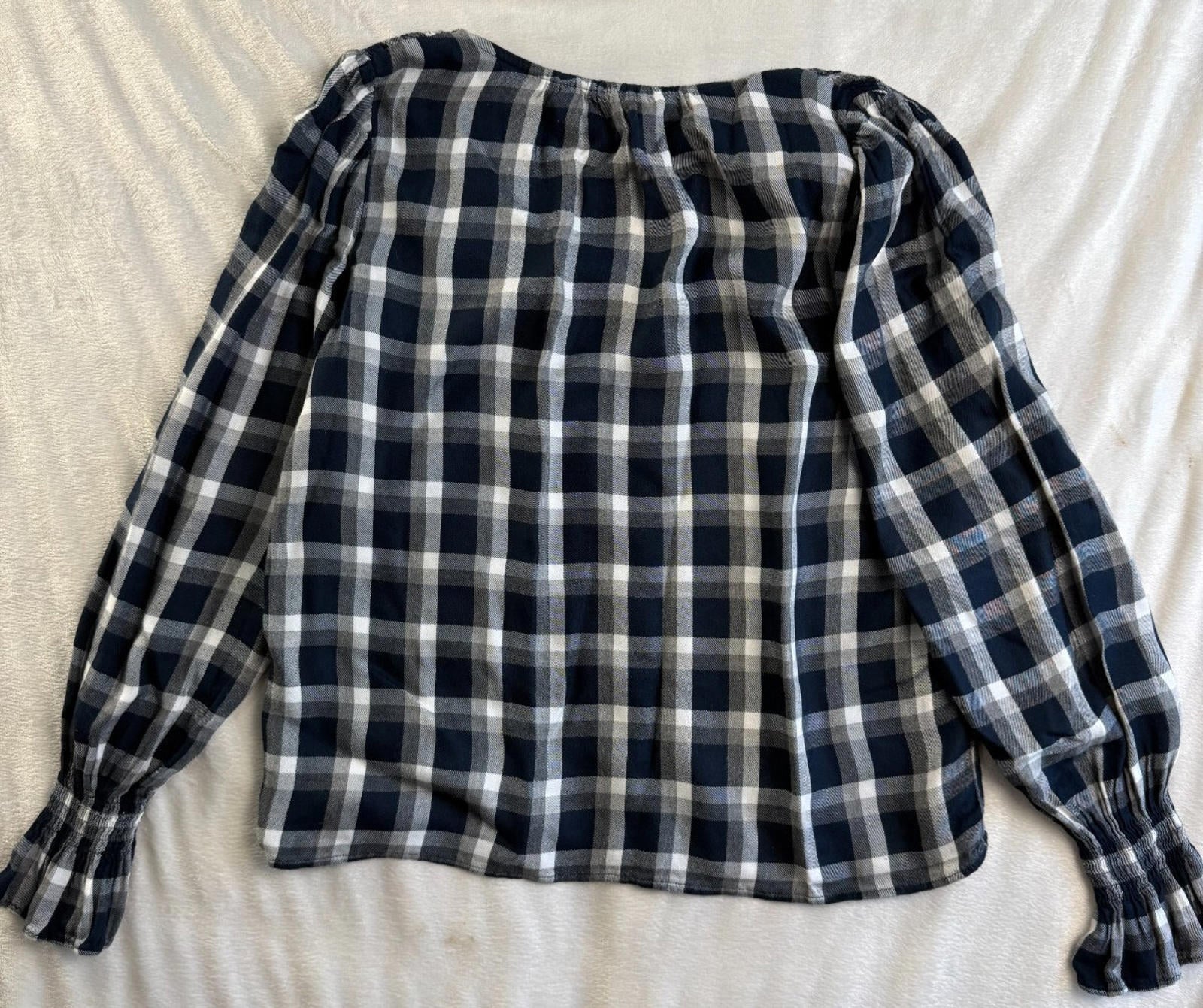 Banana Republic Womens shirt size small blue longsleeve soft lightweight