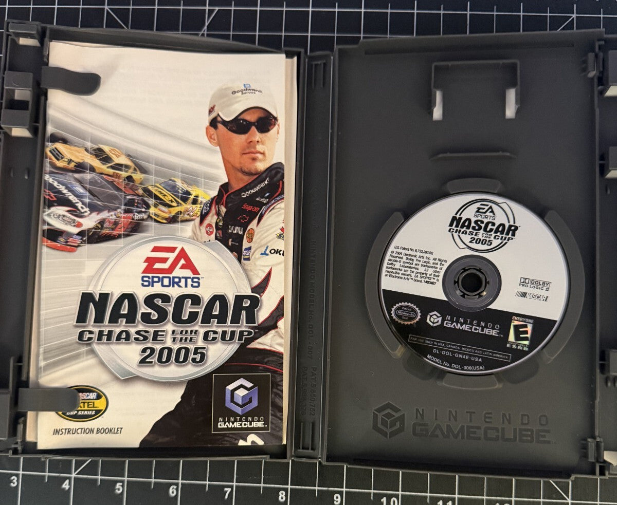 NASCAR 2005 Chase for the Cup Nintendo GameCube Complete With Manual CIB Games