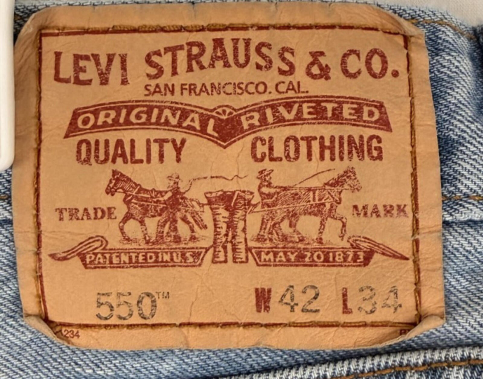 Levi's 550 Relaxed Fit Mens Blue Jeans Size 42x34 Light Wash 100% Cotton